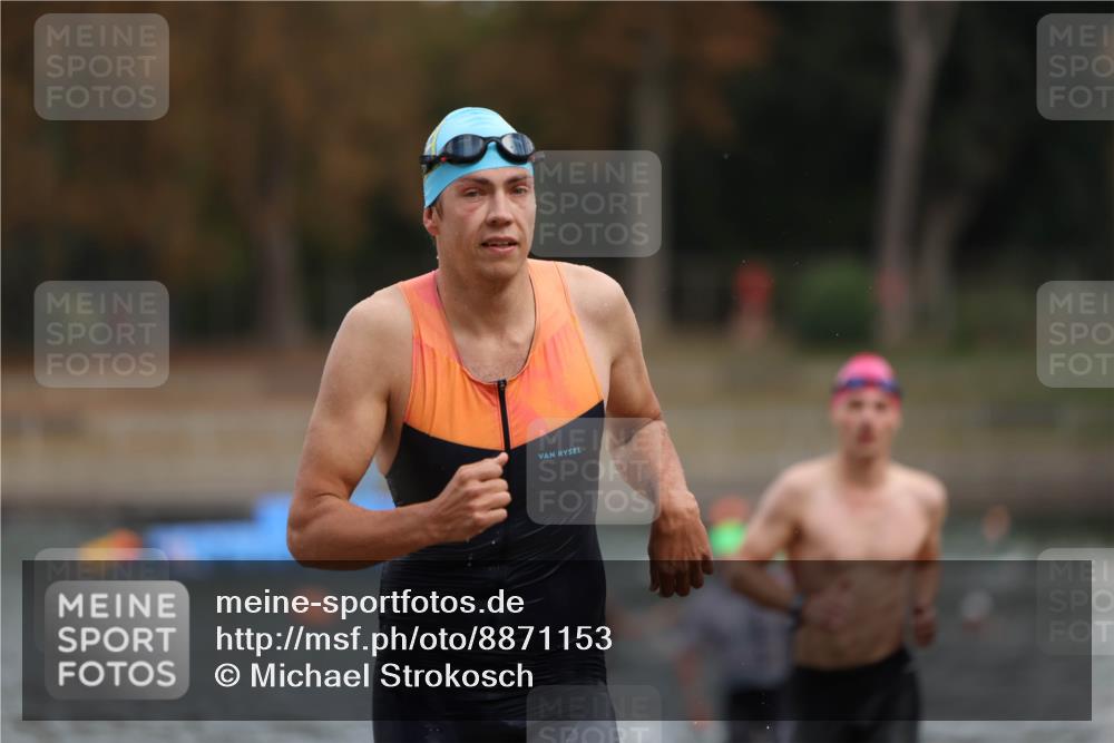 14.09.2025 - Stadtparktriathlon Michael Strokosch http://msf.ph/oto/8871153 14.09.2025 11:31:36 Schwimmen 1025, 1051, 1062, 1065, 1109 meine-sportfotos.de