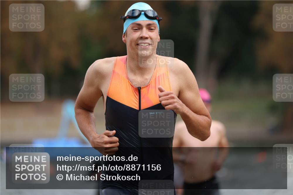 14.09.2025 - Stadtparktriathlon Michael Strokosch http://msf.ph/oto/8871156 14.09.2025 11:31:36 Schwimmen 1025, 1051, 1062, 1065, 1109 meine-sportfotos.de