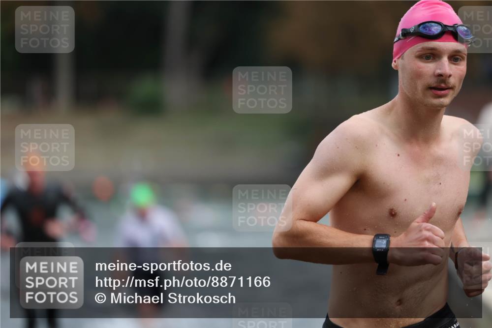 14.09.2025 - Stadtparktriathlon Michael Strokosch http://msf.ph/oto/8871166 14.09.2025 11:31:39 Schwimmen 1025, 1039, 1062, 1065, 1109 meine-sportfotos.de