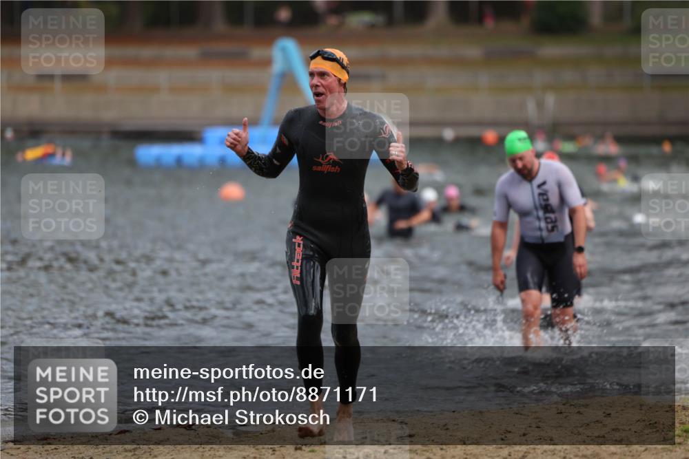 14.09.2025 - Stadtparktriathlon Michael Strokosch http://msf.ph/oto/8871171 14.09.2025 11:31:40 Schwimmen 1025, 1039, 1062, 1065 meine-sportfotos.de