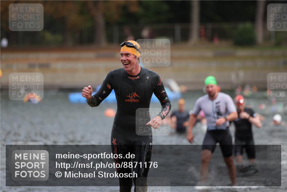 14.09.2025 - Stadtparktriathlon Michael Strokosch http://msf.ph/oto/8871176 14.09.2025 11:31:41 Schwimmen 1025, 1039, 1062, 1065 meine-sportfotos.de