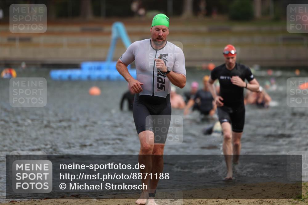 14.09.2025 - Stadtparktriathlon Michael Strokosch http://msf.ph/oto/8871188 14.09.2025 11:31:44 Schwimmen 1025, 1039, 1062, 1107 meine-sportfotos.de