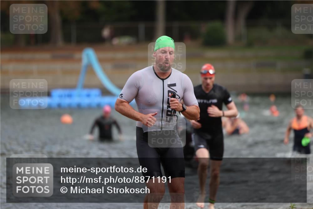 14.09.2025 - Stadtparktriathlon Michael Strokosch http://msf.ph/oto/8871191 14.09.2025 11:31:45 Schwimmen 1025, 1039, 1062, 1107 meine-sportfotos.de