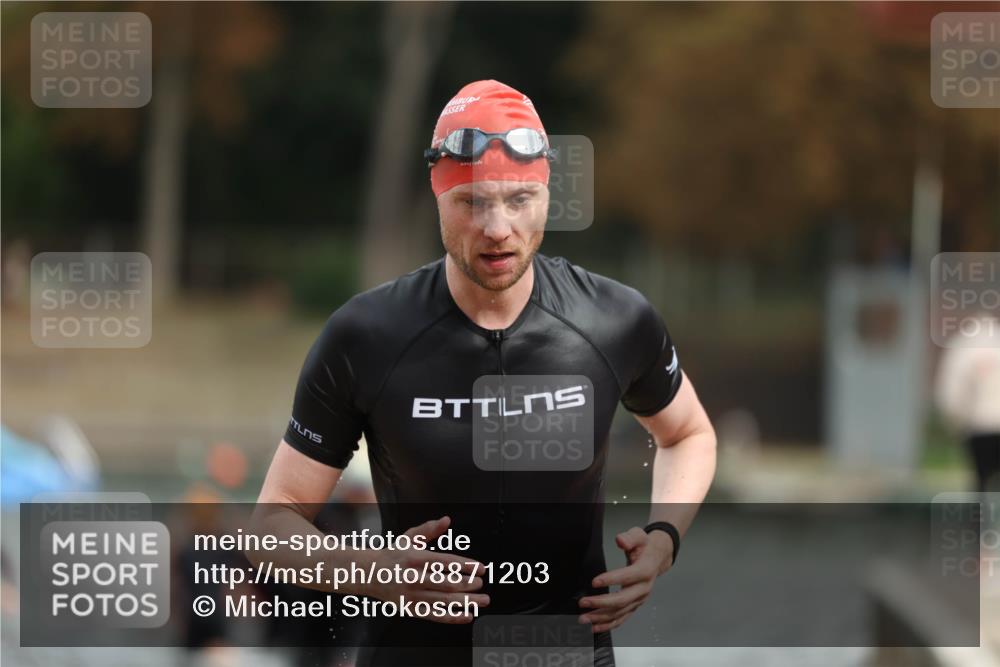 14.09.2025 - Stadtparktriathlon Michael Strokosch http://msf.ph/oto/8871203 14.09.2025 11:31:49 Schwimmen 1039, 1062, 1077, 1091, 1107 meine-sportfotos.de