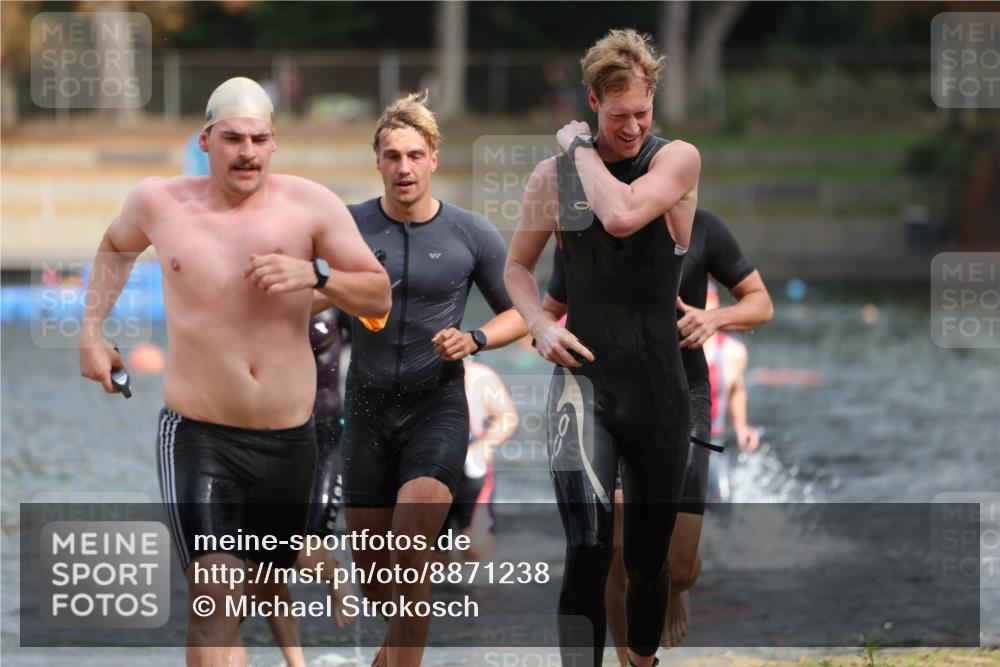 14.09.2025 - Stadtparktriathlon Michael Strokosch http://msf.ph/oto/8871238 14.09.2025 11:32:00 Schwimmen 1033, 1040, 1043, 1073, 1077, 1080, 1091, 1102 meine-sportfotos.de