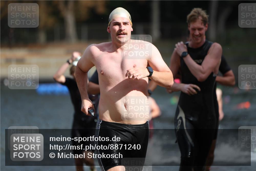 14.09.2025 - Stadtparktriathlon Michael Strokosch http://msf.ph/oto/8871240 14.09.2025 11:32:01 Schwimmen 1033, 1040, 1043, 1073, 1077, 1080, 1091, 1102 meine-sportfotos.de