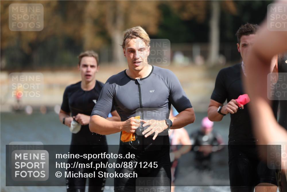 14.09.2025 - Stadtparktriathlon Michael Strokosch http://msf.ph/oto/8871245 14.09.2025 11:32:02 Schwimmen 1033, 1040, 1043, 1073, 1077, 1080, 1091, 1102 meine-sportfotos.de