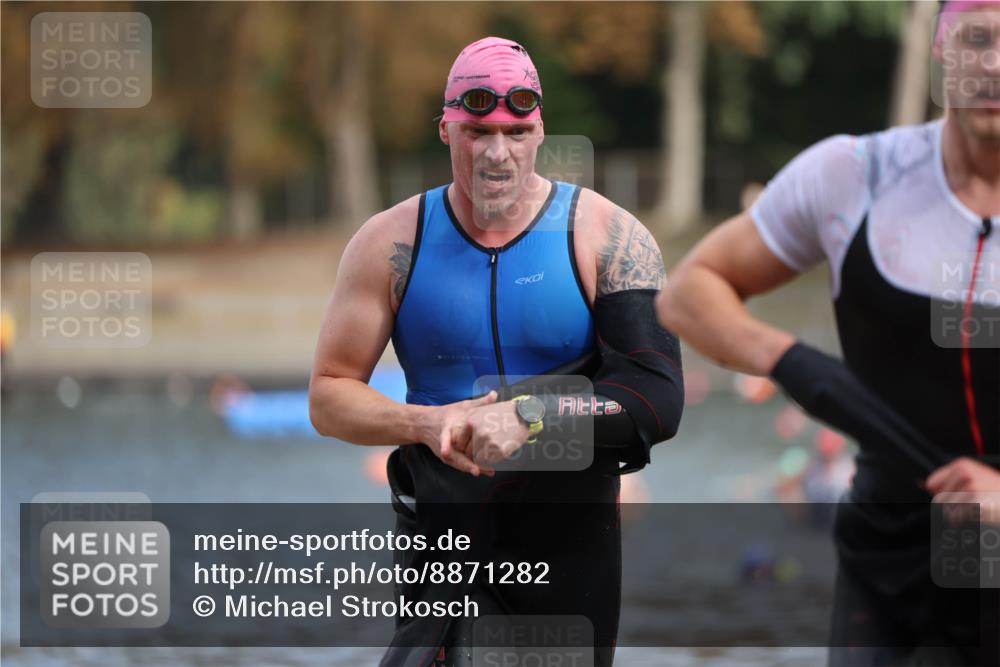 14.09.2025 - Stadtparktriathlon Michael Strokosch http://msf.ph/oto/8871282 14.09.2025 11:32:15 Schwimmen 1046, 1047 meine-sportfotos.de