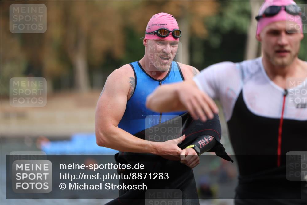14.09.2025 - Stadtparktriathlon Michael Strokosch http://msf.ph/oto/8871283 14.09.2025 11:32:15 Schwimmen 1046, 1047 meine-sportfotos.de