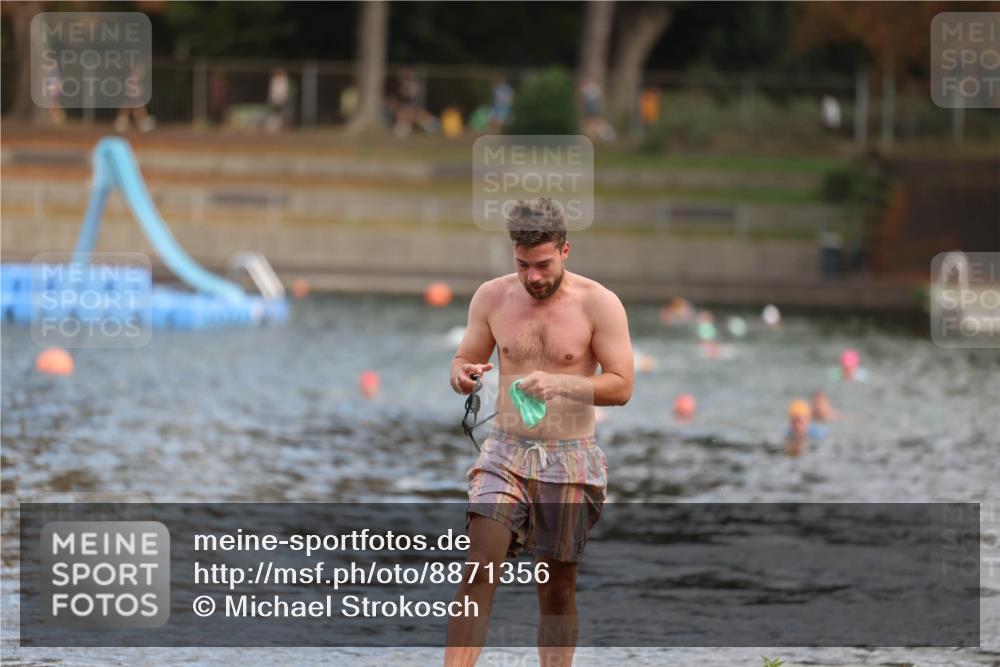 14.09.2025 - Stadtparktriathlon Michael Strokosch http://msf.ph/oto/8871356 14.09.2025 11:32:55 Schwimmen 1053 meine-sportfotos.de