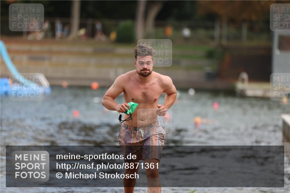 14.09.2025 - Stadtparktriathlon Michael Strokosch http://msf.ph/oto/8871361 14.09.2025 11:32:56 Schwimmen 1053 meine-sportfotos.de