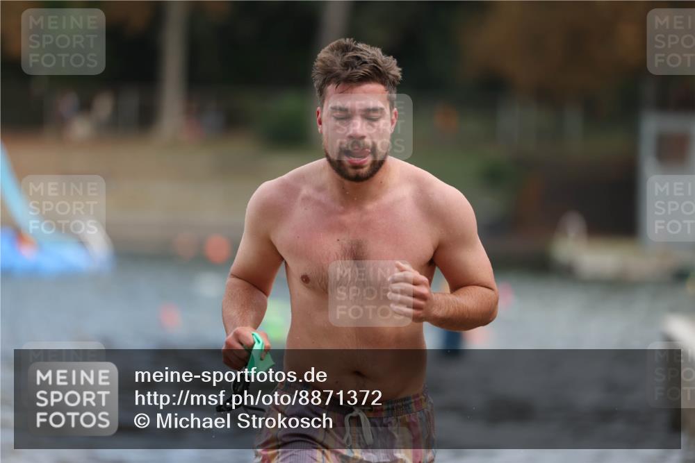 14.09.2025 - Stadtparktriathlon Michael Strokosch http://msf.ph/oto/8871372 14.09.2025 11:32:59 Schwimmen 1053 meine-sportfotos.de