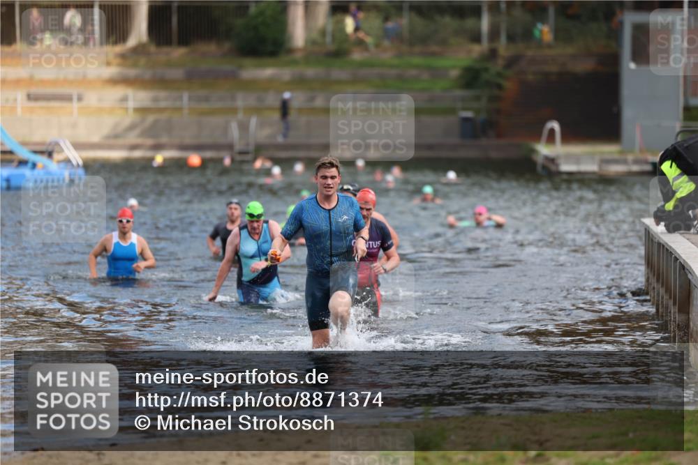14.09.2025 - Stadtparktriathlon Michael Strokosch http://msf.ph/oto/8871374 14.09.2025 11:33:11 Schwimmen 1058, 1060, 1120 meine-sportfotos.de