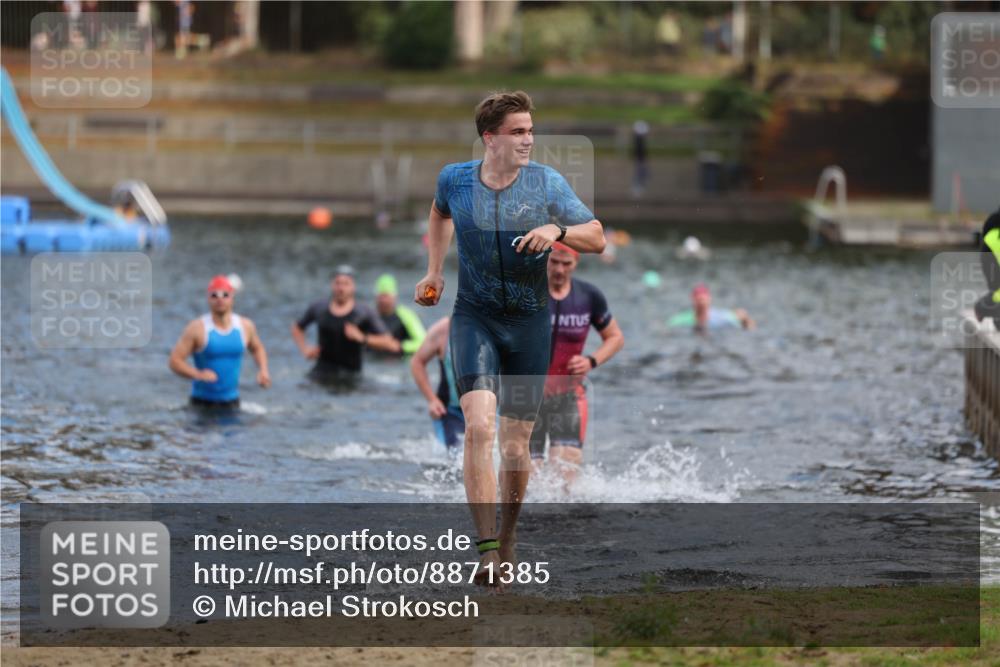 14.09.2025 - Stadtparktriathlon Michael Strokosch http://msf.ph/oto/8871385 14.09.2025 11:33:14 Schwimmen 1058, 1060, 1079, 1120 meine-sportfotos.de