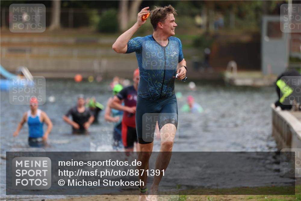 14.09.2025 - Stadtparktriathlon Michael Strokosch http://msf.ph/oto/8871391 14.09.2025 11:33:16 Schwimmen 1058, 1060, 1078, 1079, 1120 meine-sportfotos.de