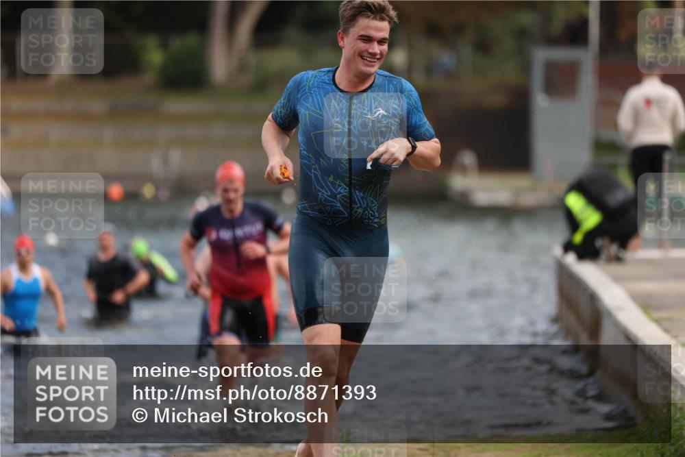 14.09.2025 - Stadtparktriathlon Michael Strokosch http://msf.ph/oto/8871393 14.09.2025 11:33:16 Schwimmen 1058, 1060, 1078, 1079, 1120 meine-sportfotos.de