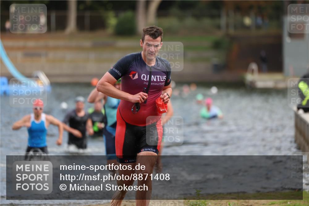 14.09.2025 - Stadtparktriathlon Michael Strokosch http://msf.ph/oto/8871408 14.09.2025 11:33:20 Schwimmen 1058, 1060, 1078, 1079, 1108, 1120 meine-sportfotos.de