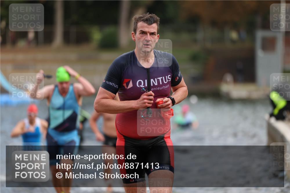 14.09.2025 - Stadtparktriathlon Michael Strokosch http://msf.ph/oto/8871413 14.09.2025 11:33:21 Schwimmen 1058, 1060, 1078, 1079, 1108, 1120 meine-sportfotos.de