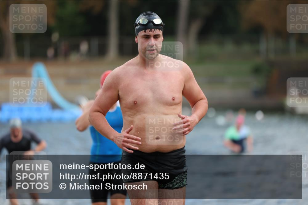 14.09.2025 - Stadtparktriathlon Michael Strokosch http://msf.ph/oto/8871435 14.09.2025 11:33:26 Schwimmen 1022, 1060, 1078, 1079, 1108 meine-sportfotos.de