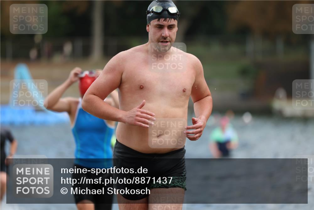 14.09.2025 - Stadtparktriathlon Michael Strokosch http://msf.ph/oto/8871437 14.09.2025 11:33:26 Schwimmen 1022, 1060, 1078, 1079, 1108 meine-sportfotos.de