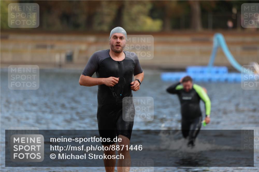 14.09.2025 - Stadtparktriathlon Michael Strokosch http://msf.ph/oto/8871446 14.09.2025 11:33:30 Schwimmen 1022, 1078, 1079, 1108 meine-sportfotos.de