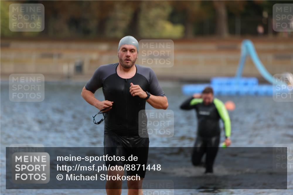 14.09.2025 - Stadtparktriathlon Michael Strokosch http://msf.ph/oto/8871448 14.09.2025 11:33:30 Schwimmen 1022, 1078, 1079, 1108 meine-sportfotos.de