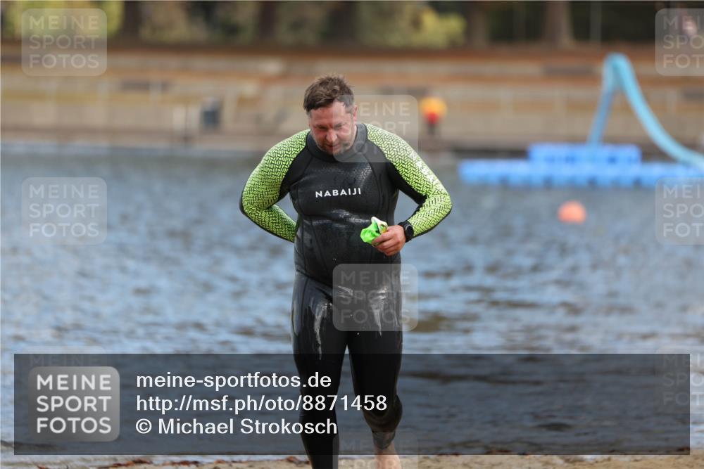 14.09.2025 - Stadtparktriathlon Michael Strokosch http://msf.ph/oto/8871458 14.09.2025 11:33:36 Schwimmen 1022, 1110 meine-sportfotos.de