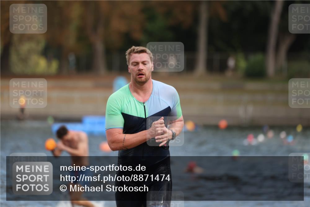 14.09.2025 - Stadtparktriathlon Michael Strokosch http://msf.ph/oto/8871474 14.09.2025 11:33:43 Schwimmen 1084, 1110 meine-sportfotos.de