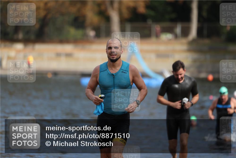 14.09.2025 - Stadtparktriathlon Michael Strokosch http://msf.ph/oto/8871510 14.09.2025 11:34:06 Schwimmen 1049, 1056, 1121 meine-sportfotos.de