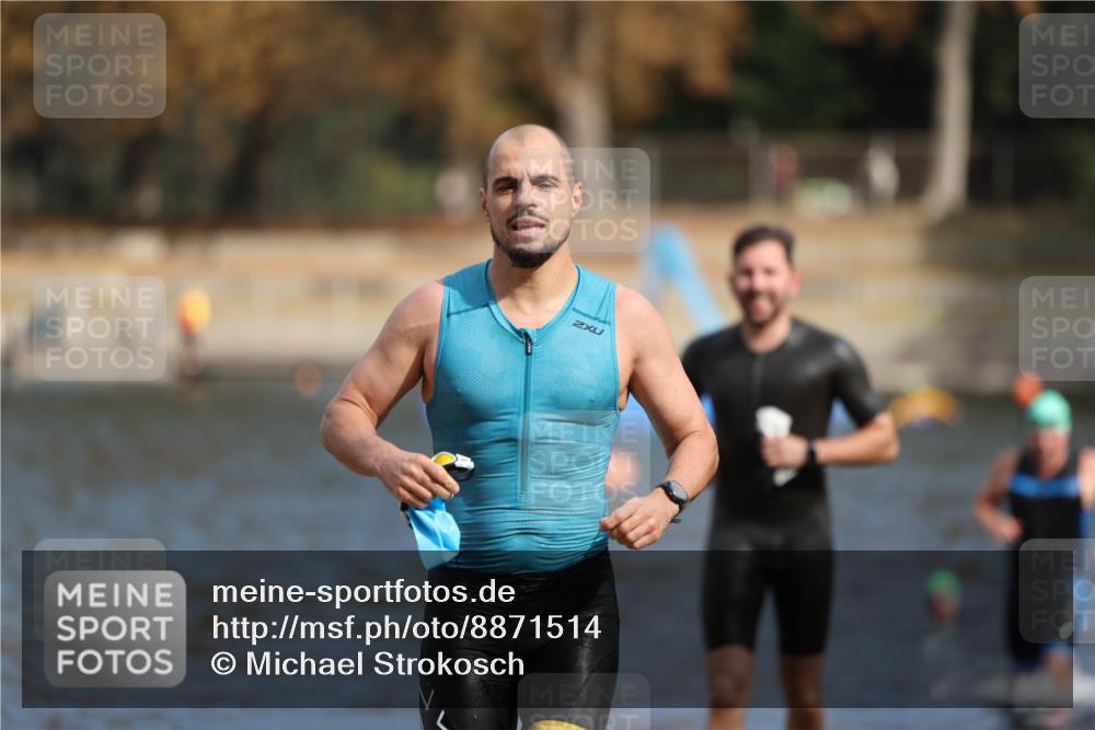 14.09.2025 - Stadtparktriathlon Michael Strokosch http://msf.ph/oto/8871514 14.09.2025 11:34:07 Schwimmen 1049, 1056, 1121 meine-sportfotos.de