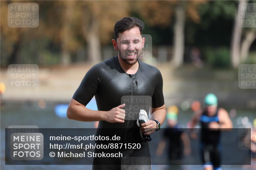 14.09.2025 - Stadtparktriathlon Michael Strokosch http://msf.ph/oto/8871520 14.09.2025 11:34:11 Schwimmen 1049, 1056, 1121 meine-sportfotos.de