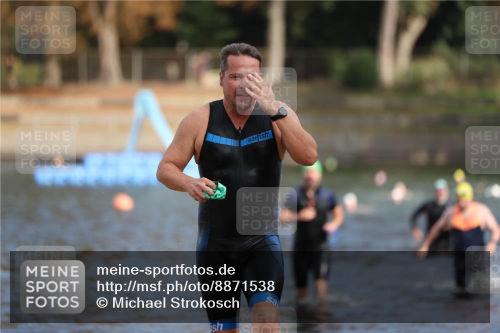 14.09.2025 - Stadtparktriathlon Michael Strokosch http://msf.ph/oto/8871538 14.09.2025 11:34:16 Schwimmen 1068, 1071, 1121 meine-sportfotos.de
