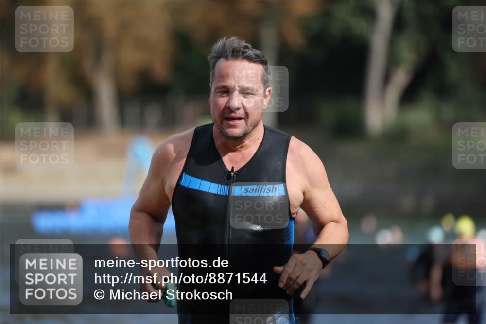 14.09.2025 - Stadtparktriathlon Michael Strokosch http://msf.ph/oto/8871544 14.09.2025 11:34:18 Schwimmen 1068, 1071, 1121 meine-sportfotos.de