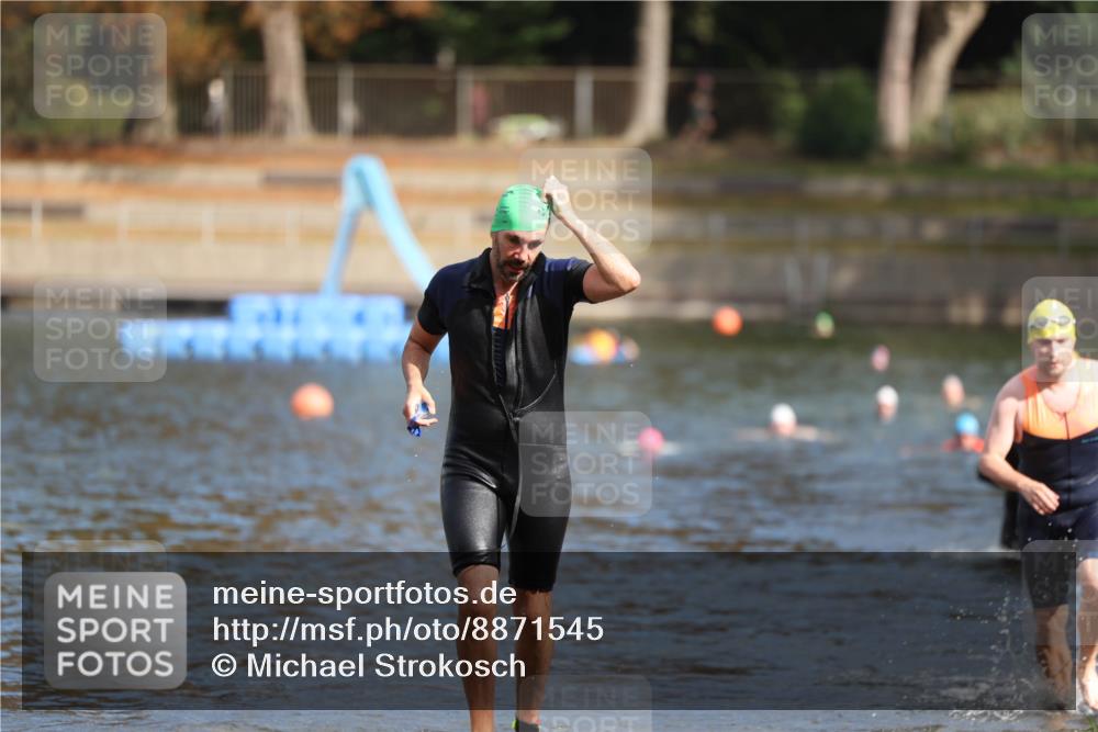 14.09.2025 - Stadtparktriathlon Michael Strokosch http://msf.ph/oto/8871545 14.09.2025 11:34:22 Schwimmen 1068, 1071 meine-sportfotos.de