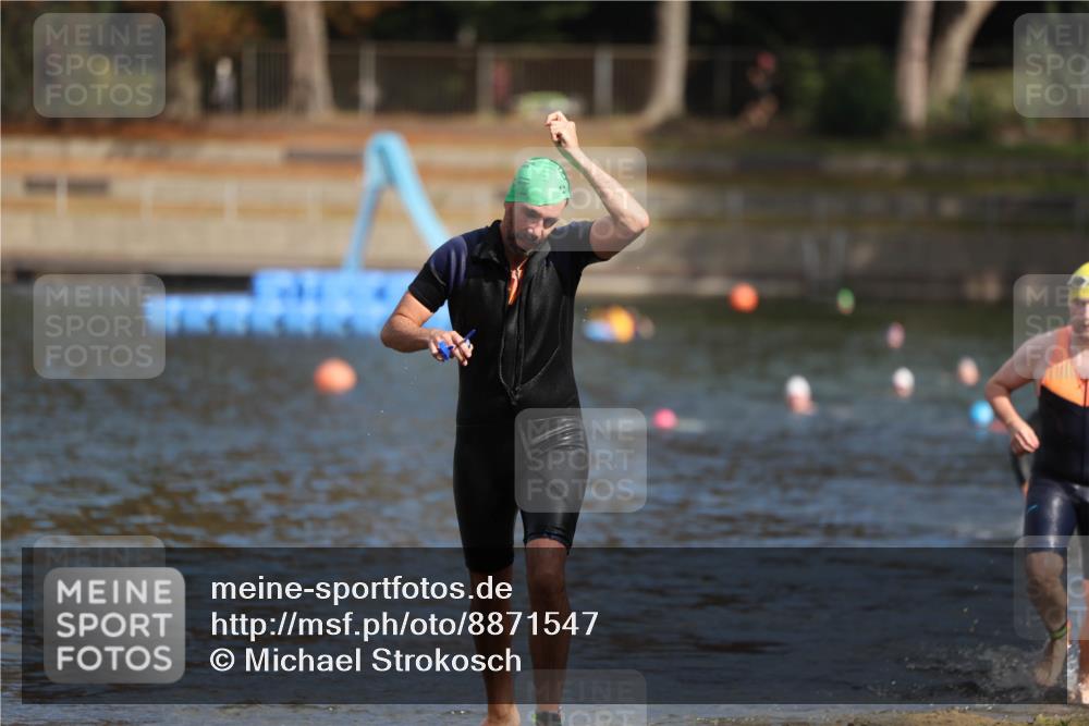 14.09.2025 - Stadtparktriathlon Michael Strokosch http://msf.ph/oto/8871547 14.09.2025 11:34:22 Schwimmen 1068, 1071 meine-sportfotos.de