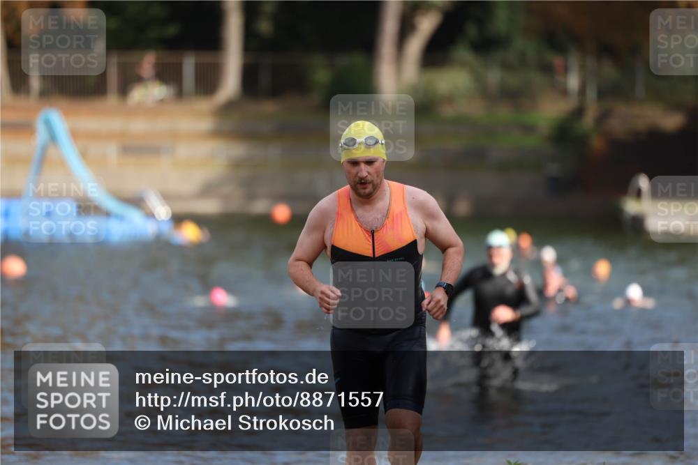 14.09.2025 - Stadtparktriathlon Michael Strokosch http://msf.ph/oto/8871557 14.09.2025 11:34:25 Schwimmen 1068, 1071, 1094 meine-sportfotos.de