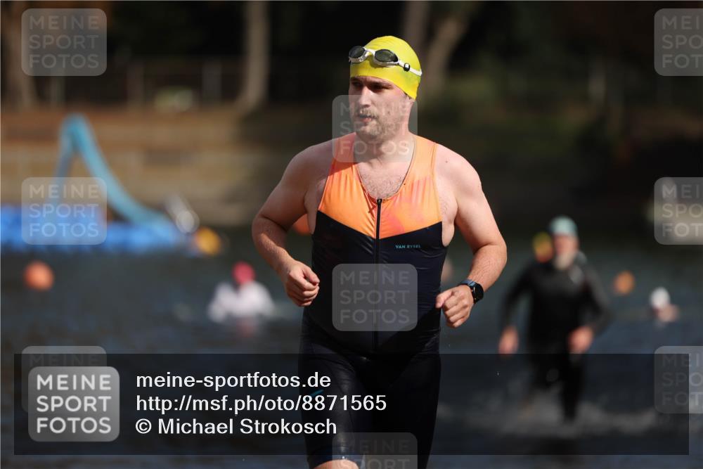 14.09.2025 - Stadtparktriathlon Michael Strokosch http://msf.ph/oto/8871565 14.09.2025 11:34:27 Schwimmen 1068, 1071, 1094 meine-sportfotos.de
