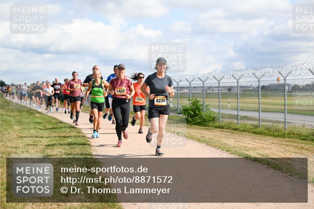 14.09.2025 - Airport Race Dr. Thomas Lammeyer http://msf.ph/oto/8871572 14.09.2025 12:16:09 Laufen 2086, 1432, 1442, 4236 meine-sportfotos.de