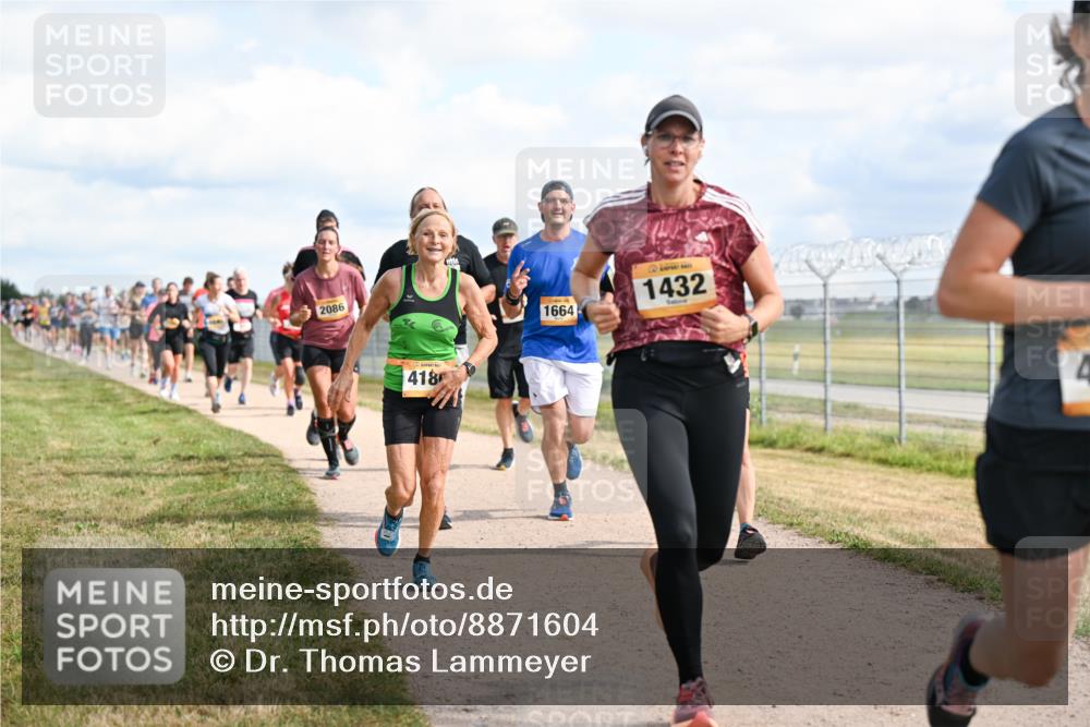 14.09.2025 - Airport Race Dr. Thomas Lammeyer http://msf.ph/oto/8871604 14.09.2025 12:16:11 Laufen 2086, 418, 1664, 1432 meine-sportfotos.de