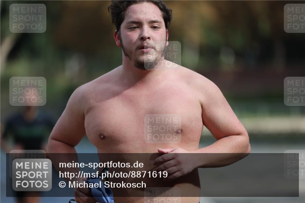 14.09.2025 - Stadtparktriathlon Michael Strokosch http://msf.ph/oto/8871619 14.09.2025 11:35:01 Schwimmen 1050, 1055, 1066, 1085, 1089, 1098 meine-sportfotos.de