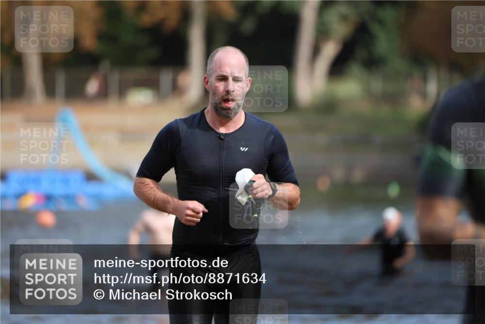 14.09.2025 - Stadtparktriathlon Michael Strokosch http://msf.ph/oto/8871634 14.09.2025 11:35:05 Schwimmen 1050, 1081, 1089 meine-sportfotos.de