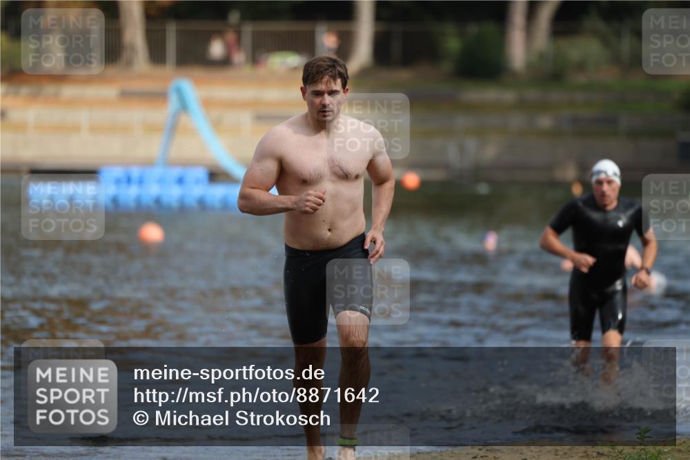 14.09.2025 - Stadtparktriathlon Michael Strokosch http://msf.ph/oto/8871642 14.09.2025 11:35:15 Schwimmen 1057, 1081 meine-sportfotos.de
