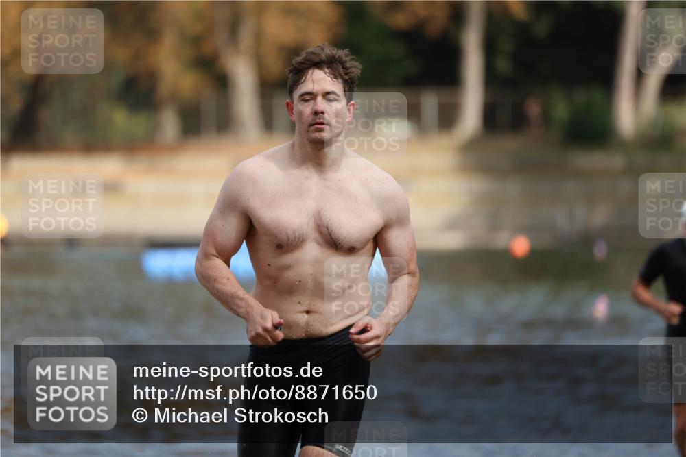 14.09.2025 - Stadtparktriathlon Michael Strokosch http://msf.ph/oto/8871650 14.09.2025 11:35:17 Schwimmen 1057, 1081 meine-sportfotos.de