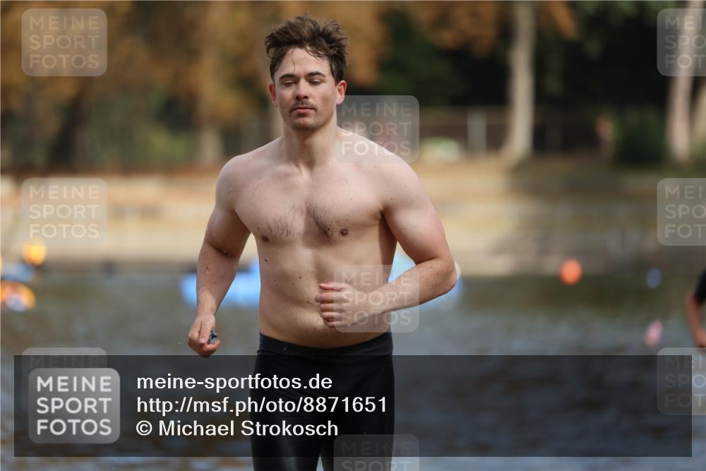 14.09.2025 - Stadtparktriathlon Michael Strokosch http://msf.ph/oto/8871651 14.09.2025 11:35:17 Schwimmen 1057, 1081 meine-sportfotos.de