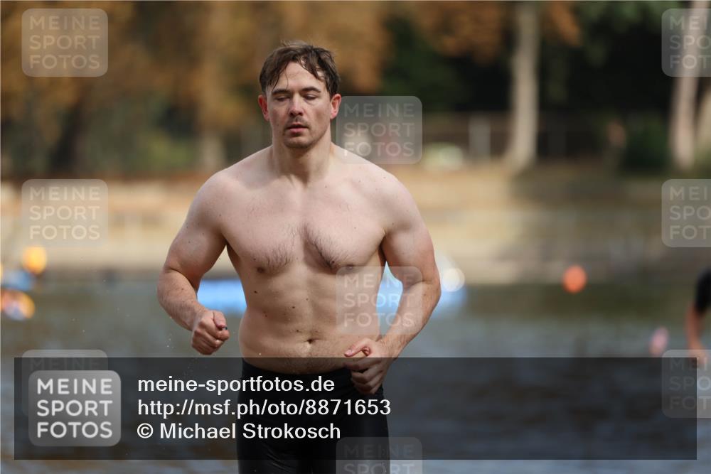 14.09.2025 - Stadtparktriathlon Michael Strokosch http://msf.ph/oto/8871653 14.09.2025 11:35:17 Schwimmen 1057, 1081 meine-sportfotos.de