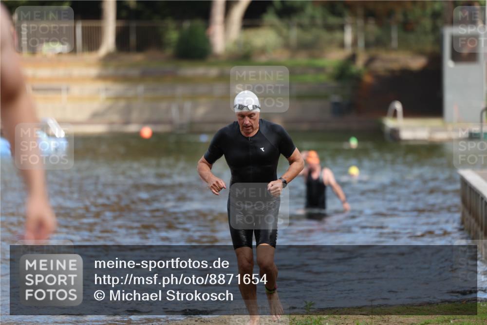 14.09.2025 - Stadtparktriathlon Michael Strokosch http://msf.ph/oto/8871654 14.09.2025 11:35:18 Schwimmen 1057, 1081 meine-sportfotos.de
