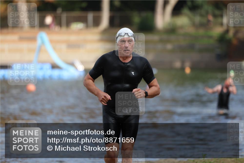 14.09.2025 - Stadtparktriathlon Michael Strokosch http://msf.ph/oto/8871659 14.09.2025 11:35:21 Schwimmen 1057 meine-sportfotos.de
