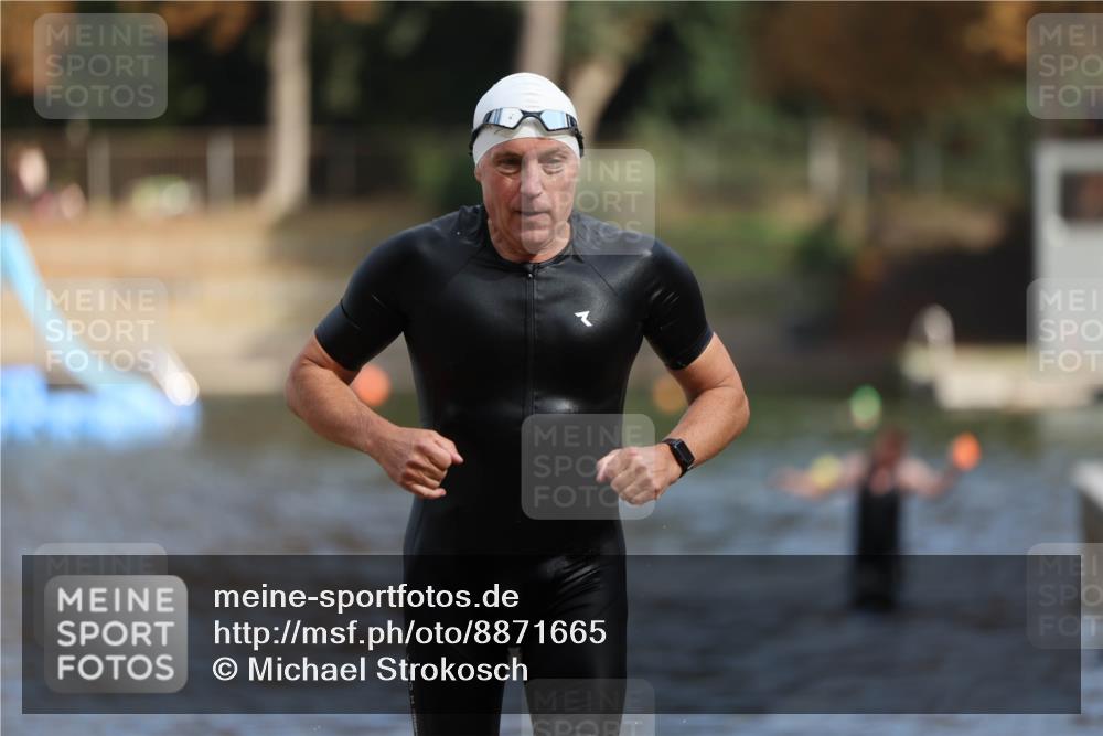 14.09.2025 - Stadtparktriathlon Michael Strokosch http://msf.ph/oto/8871665 14.09.2025 11:35:22 Schwimmen 1057 meine-sportfotos.de