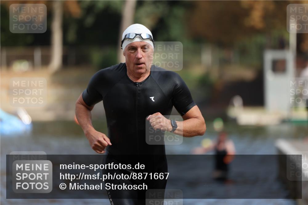 14.09.2025 - Stadtparktriathlon Michael Strokosch http://msf.ph/oto/8871667 14.09.2025 11:35:22 Schwimmen 1057 meine-sportfotos.de