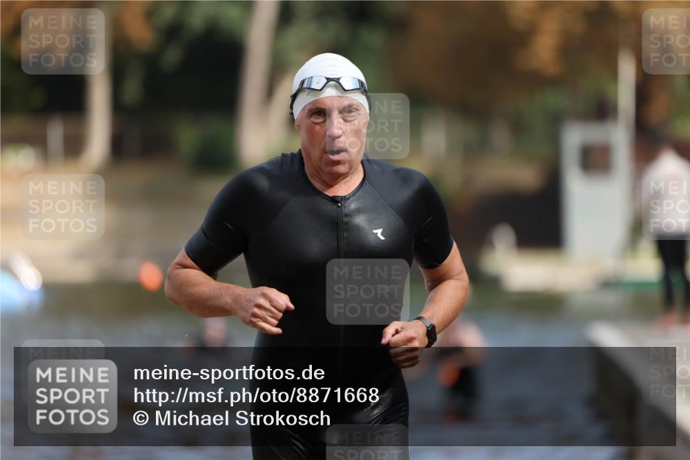 14.09.2025 - Stadtparktriathlon Michael Strokosch http://msf.ph/oto/8871668 14.09.2025 11:35:23 Schwimmen 1057 meine-sportfotos.de